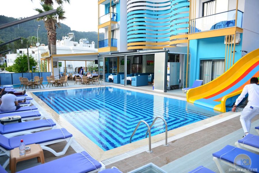 Yade Hotel havuz 